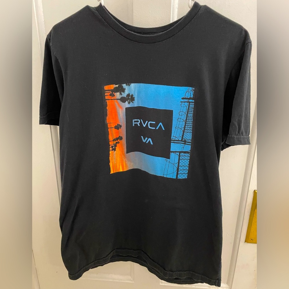 Men’s RVCA t-shirt. Cool design!